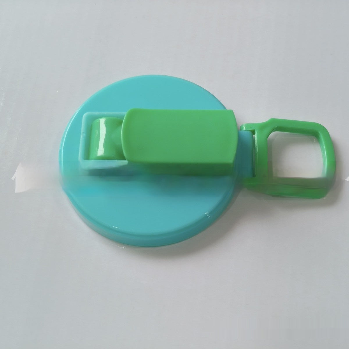 Shopi Vella reusable soda can lid with straw in blue and green for kitchen storage