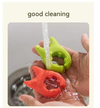 Shopi Vella multifunctional cooking spoon clip in green and red being cleaned under running water for home storage