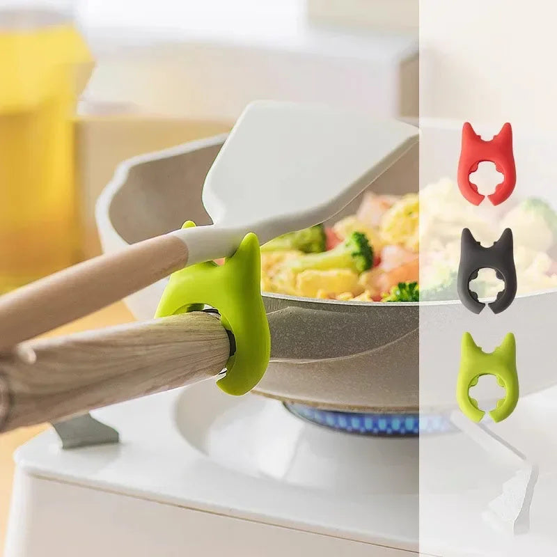 Shopi Vella multifunctional cooking spoon clip holding spatula on pan handle in kitchen