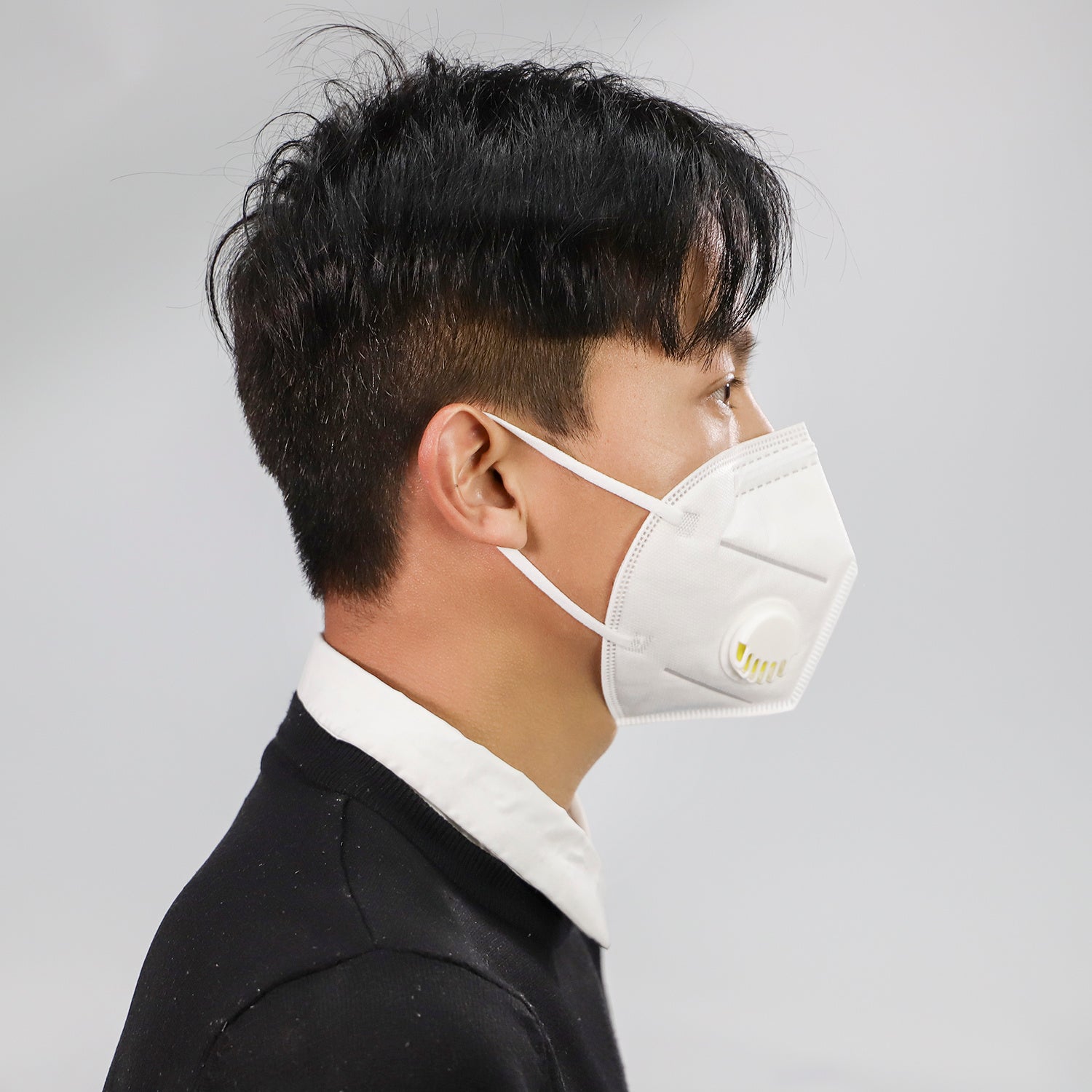 Shopi Vella dustproof industrial protective mask worn on man for home storage safety