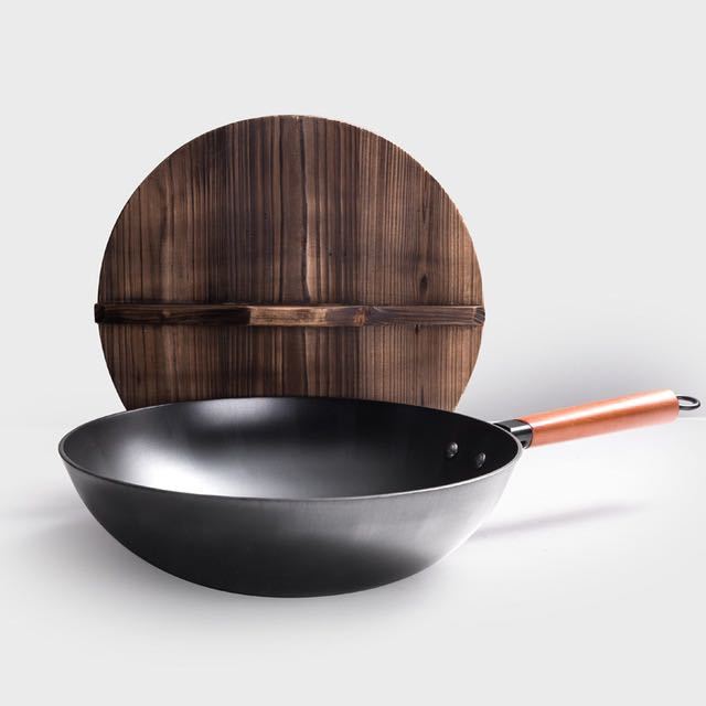 Shopi Vella handmade iron wok with wooden handle and wooden lid for cooking