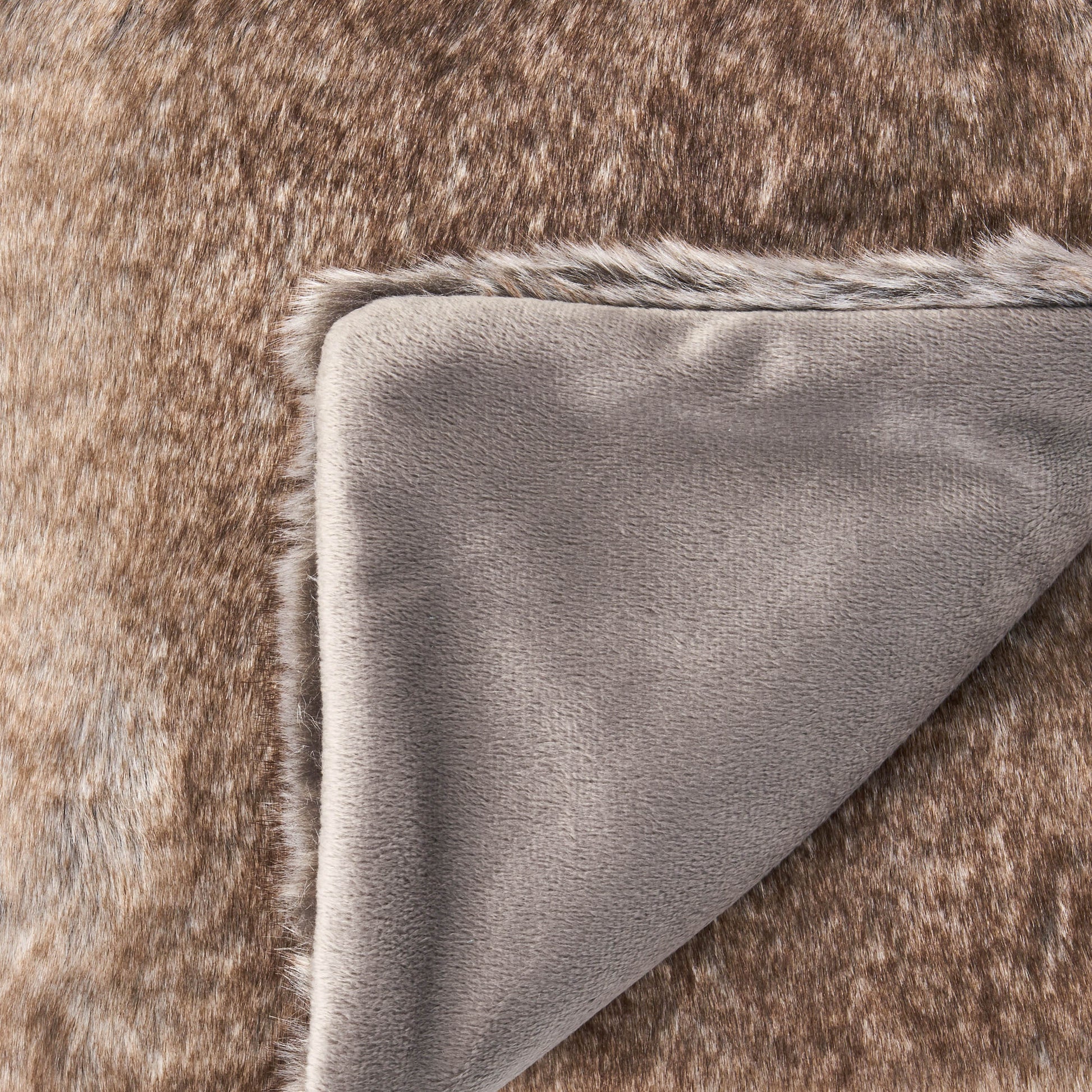 Shopi Vella luxury living room blanket with soft plush fabric and faux fur texture