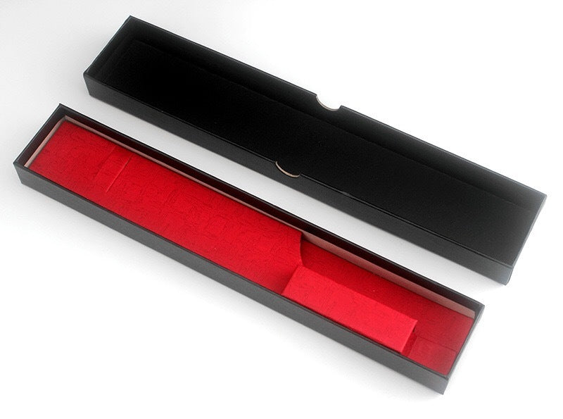 Shopi Vella black gift box with red interior for pattern kitchen knife storage